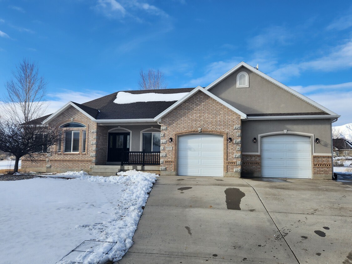 Front of the House - 9783 N 5520 W