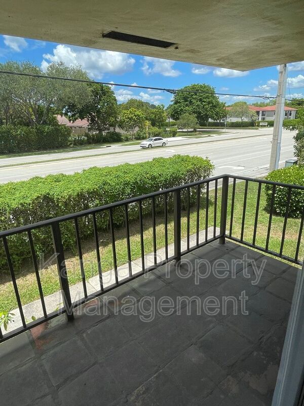 Foto del edificio - 11605 NW 29th Ct