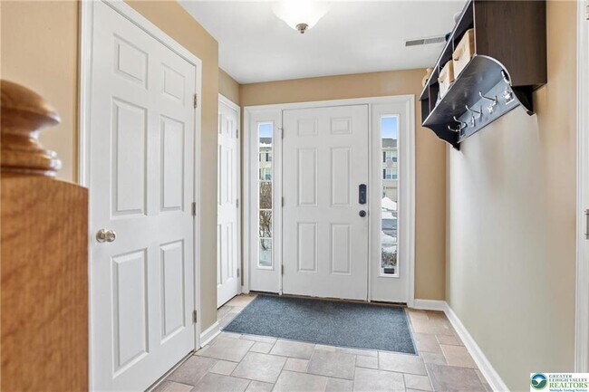 Building Photo - 1048 Sparrow Way