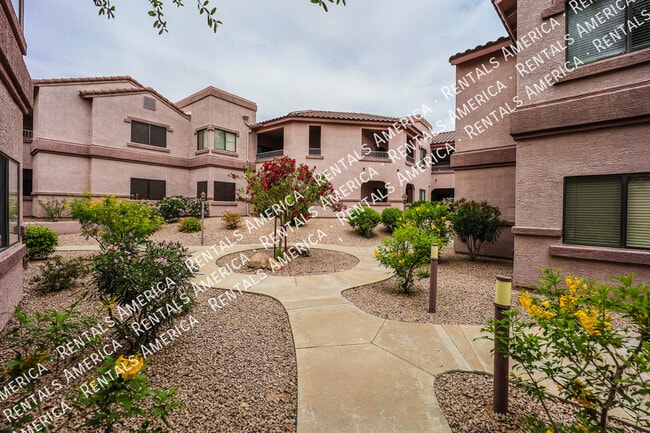 Foto del edificio - 9555 E Raintree Dr