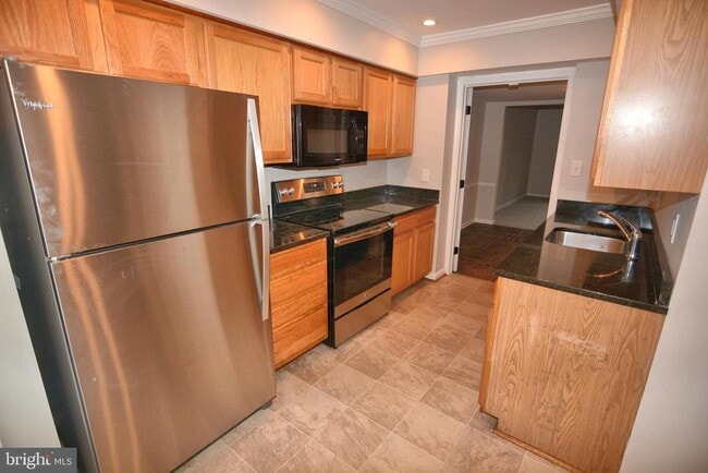 Building Photo - 1666 Albermarle Dr