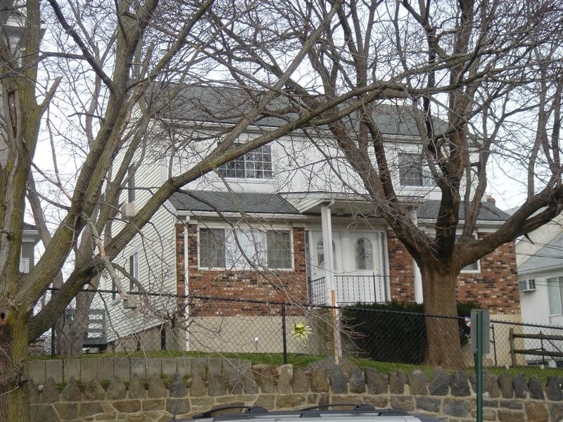 Primary Photo - 35 Greenwood Ave