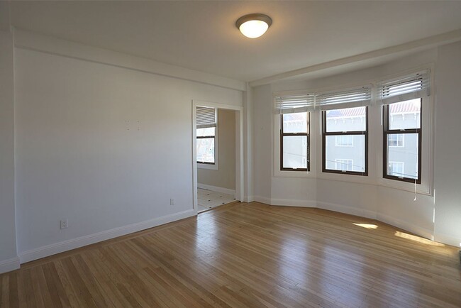 Building Photo - 494 27th Ave