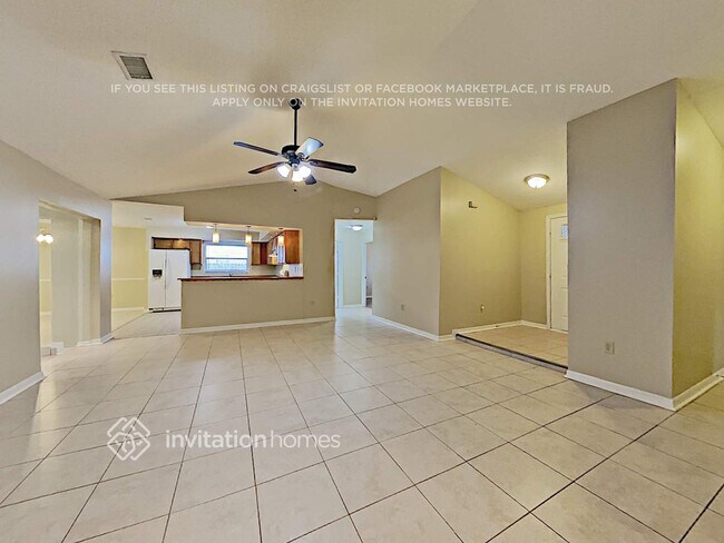 Building Photo - 330 Woods Lake Dr