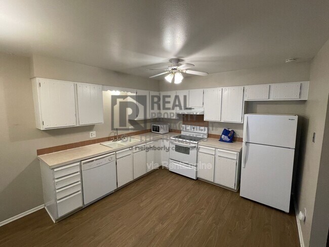 Building Photo - 1607 Larch St