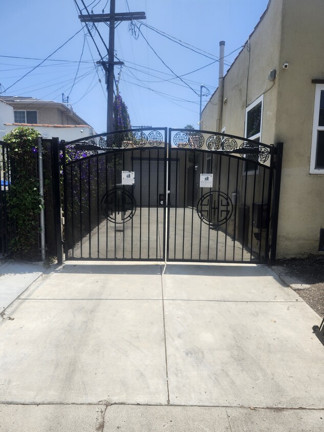 Primary Photo - 7216 Waring Ave