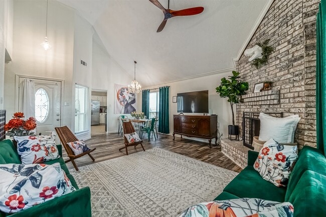 Building Photo - 718 Regency Ct