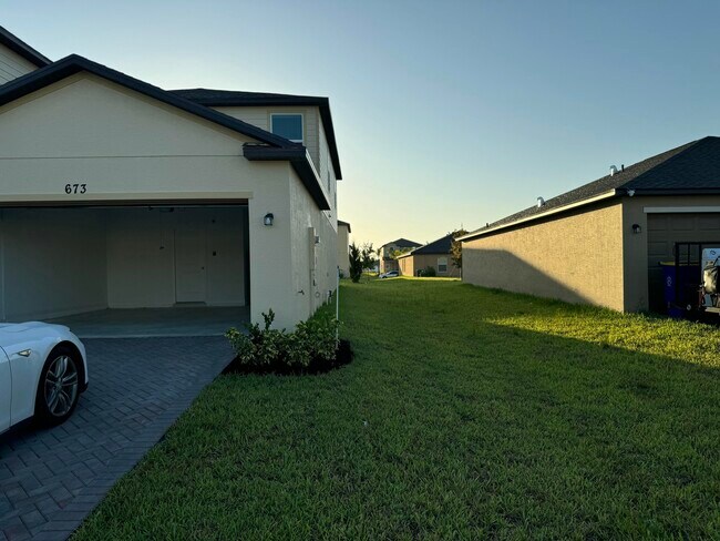 Foto del edificio - 673 Carlyle Way