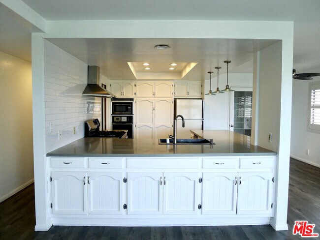 Foto del edificio - 912 W 18th St