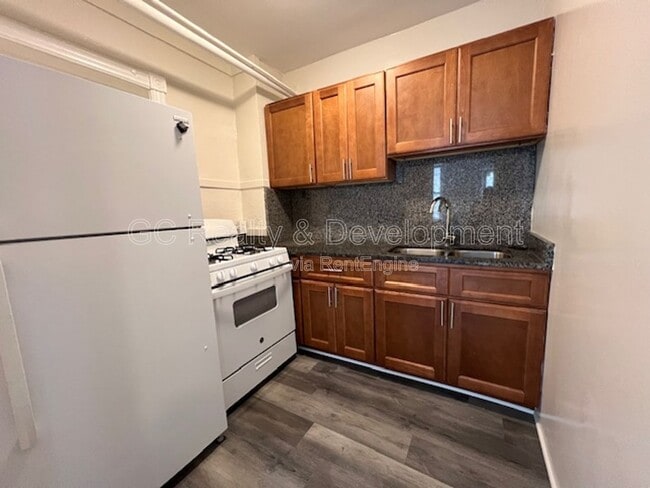 Building Photo - 214 Dupage St