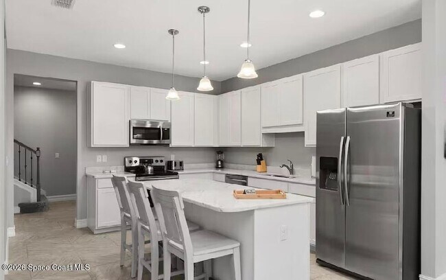 Building Photo - 168 Mediterranean Way