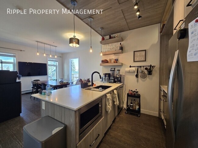 Photo du bâtiment - MODERN 2-BED, 2-BATH CONDO WITH CENTRAL A/C | PRIME SHAGANAPPI LOCATION