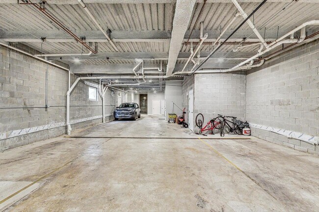 Building Photo - 2341 W Chicago Ave