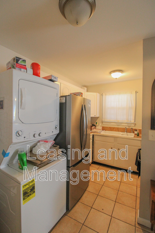 Building Photo - 867 Colony Dr