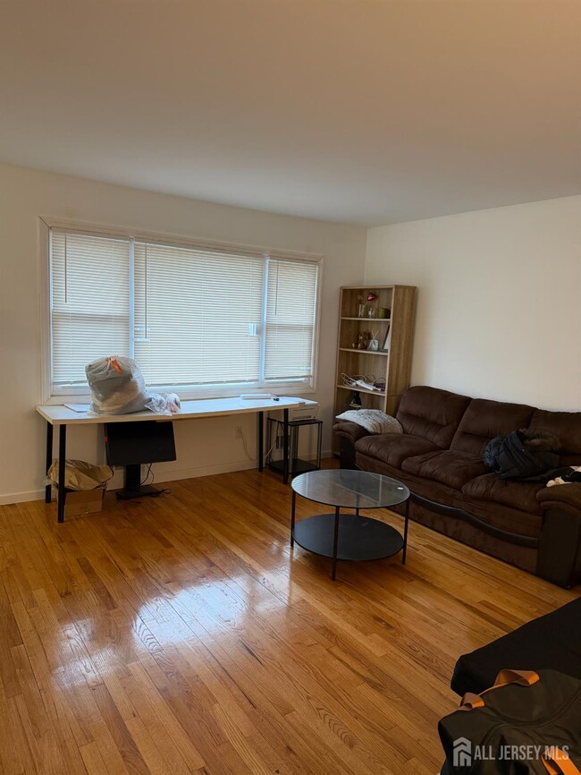 Building Photo - 34 Nelson Ave