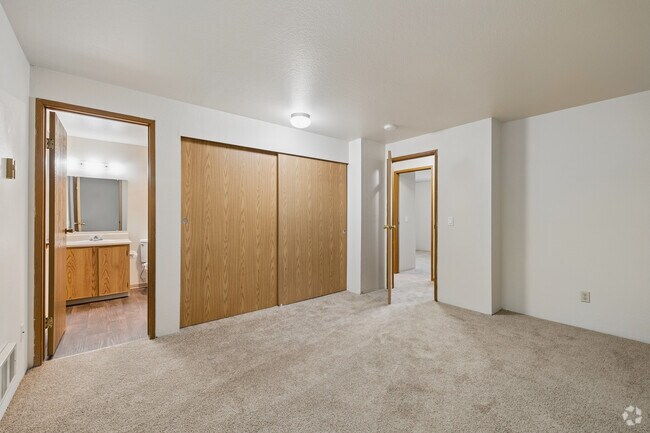 3 habitaciones, 2 baños - 1100 pies cuadrados - Dormitorio - Hidden Hills Apartments