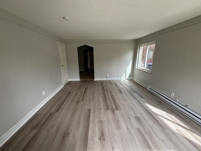 Building Photo - Stillwell Quad Apartments
