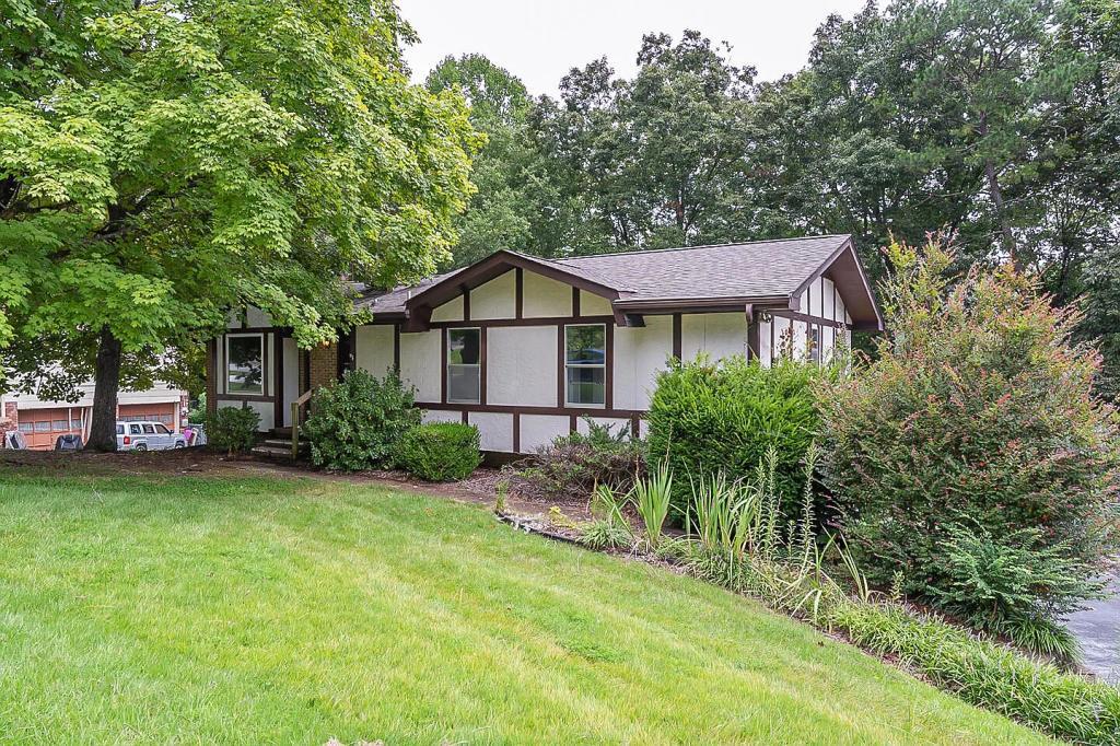 Primary Photo - 220 Rolling Ridge Dr