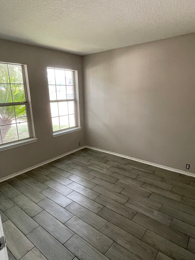 Oficina en el 1er piso - 4811 Pebble Bluff Ln