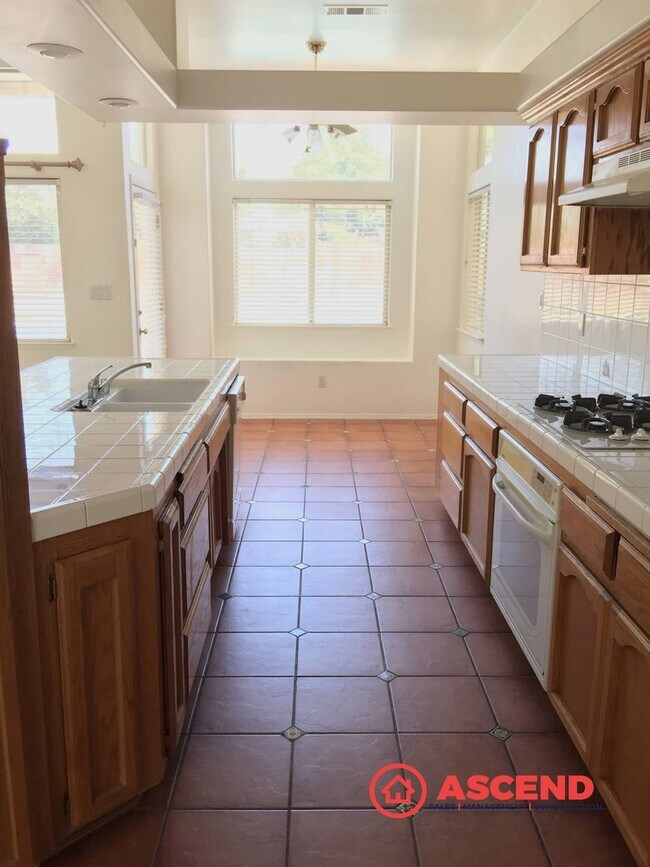 Building Photo - Phenomenal Home Located Off Brimhall and R...
