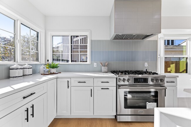 Foto del edificio - 8509 Naylor Ave