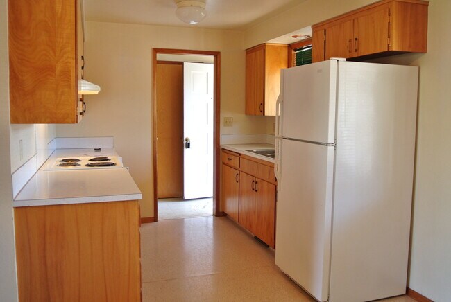 Foto del edificio - Conveniently Located 3 Bedroom Ranch Style Home with Large Fenced Backyard