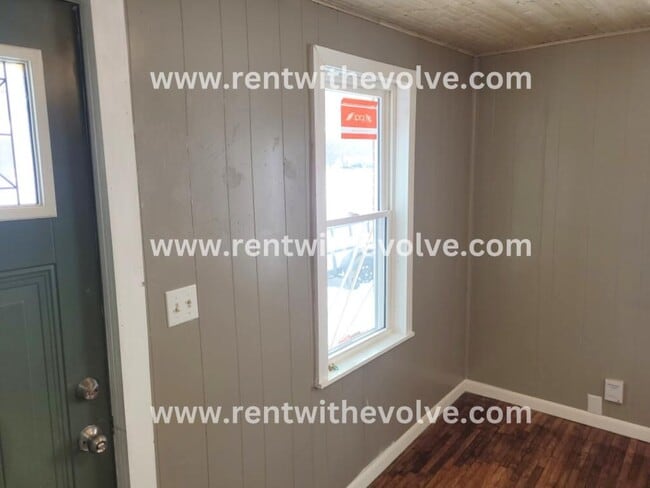 Foto del edificio - 1992 W County Rd 100 S