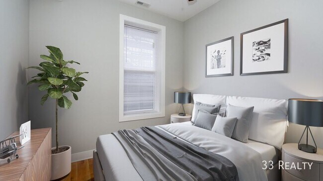 Foto del edificio - Beautiful Rehab 2 Bedroom in Ukrainian Vil...