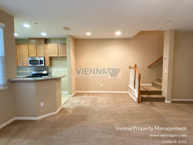 Building Photo - Beautiful 3 Bedroom Condo in Foskett Ranch