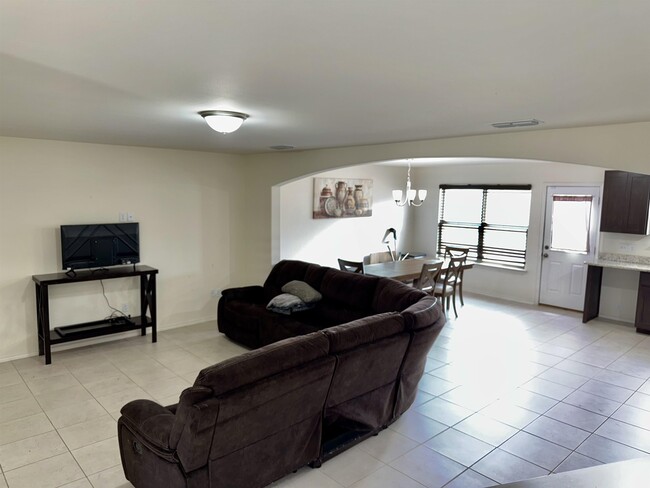 Building Photo - 3701 Jaime Martin Dr