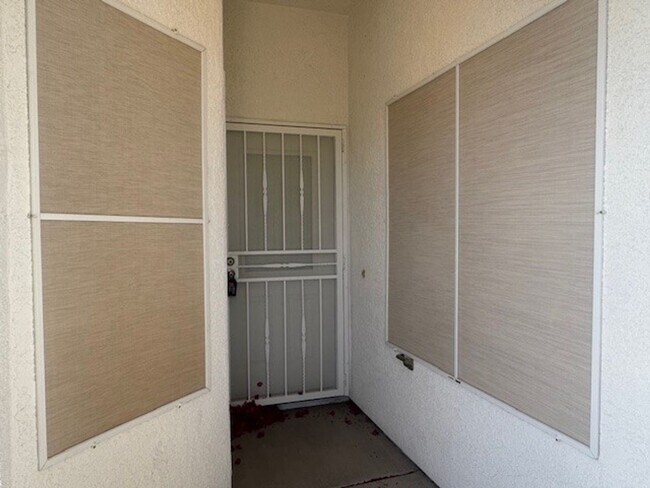 Foto del edificio - 2BR + 2 BONUS ROOMS with 54 foot Long Boat/Toys DEEP Garage