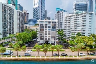 Building Photo - 1440 Brickell Bay Dr