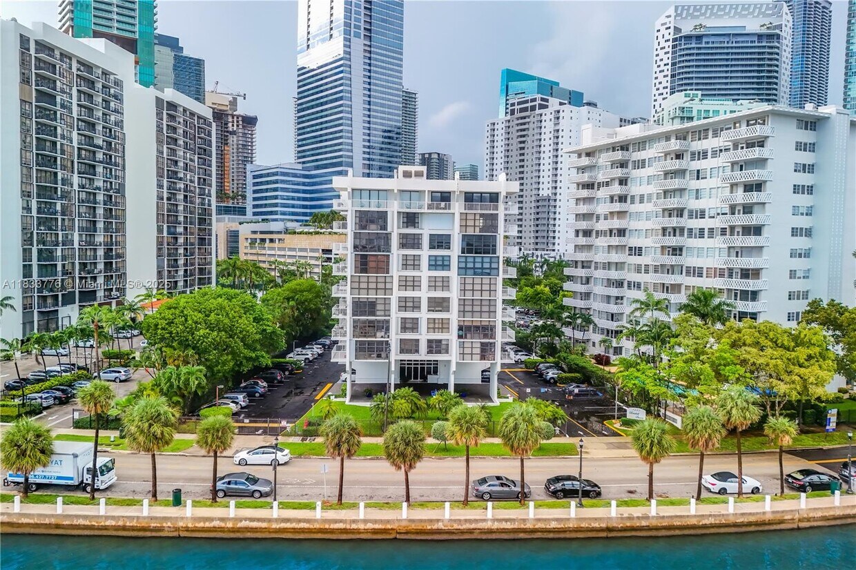 Primary Photo - 1440 Brickell Bay Dr