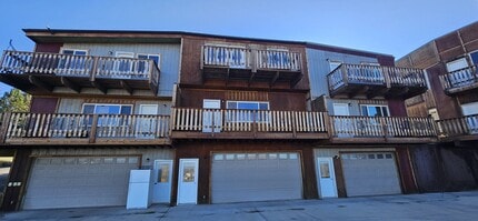 Building Photo - 62 Skyline St