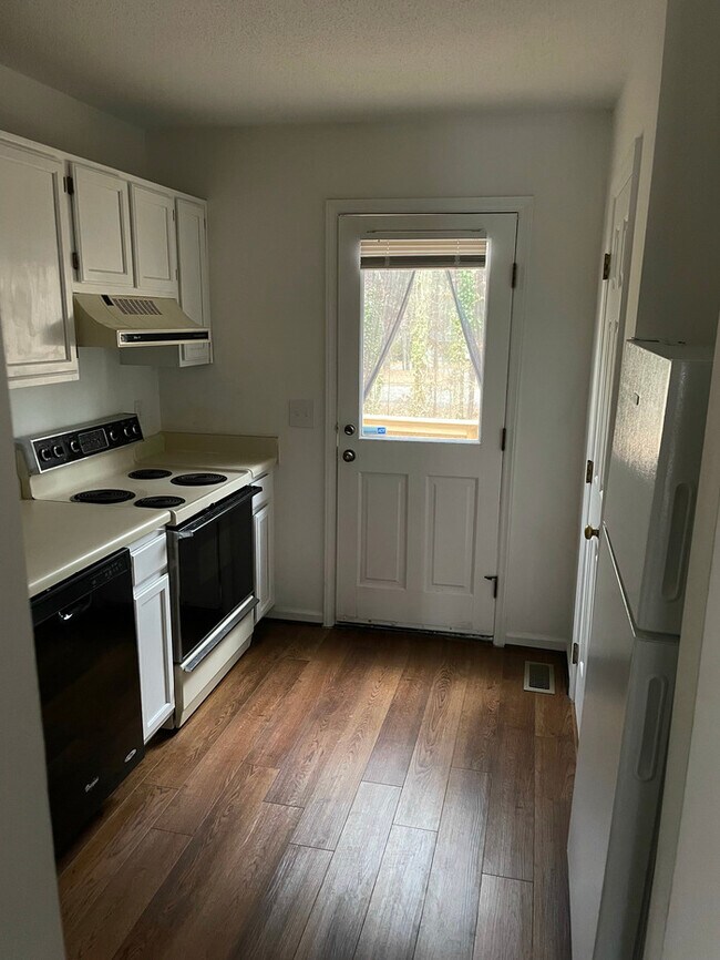 Foto del edificio - Beautiful Townhome in Cary's Kildaire Farms