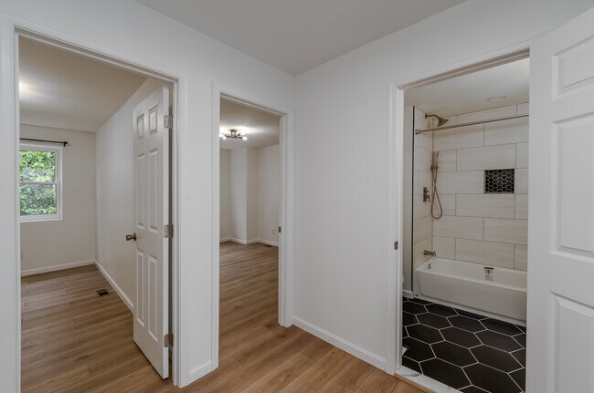 Foto del edificio - 5120 Queensberry Ave