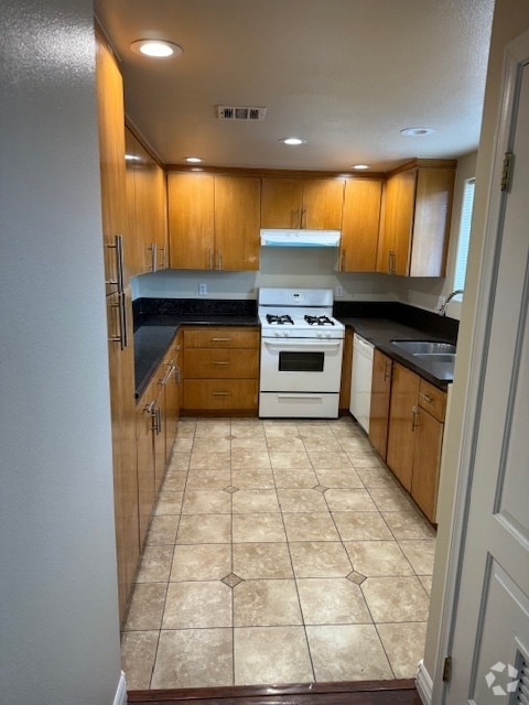 Building Photo - 6716 Vineland Ave