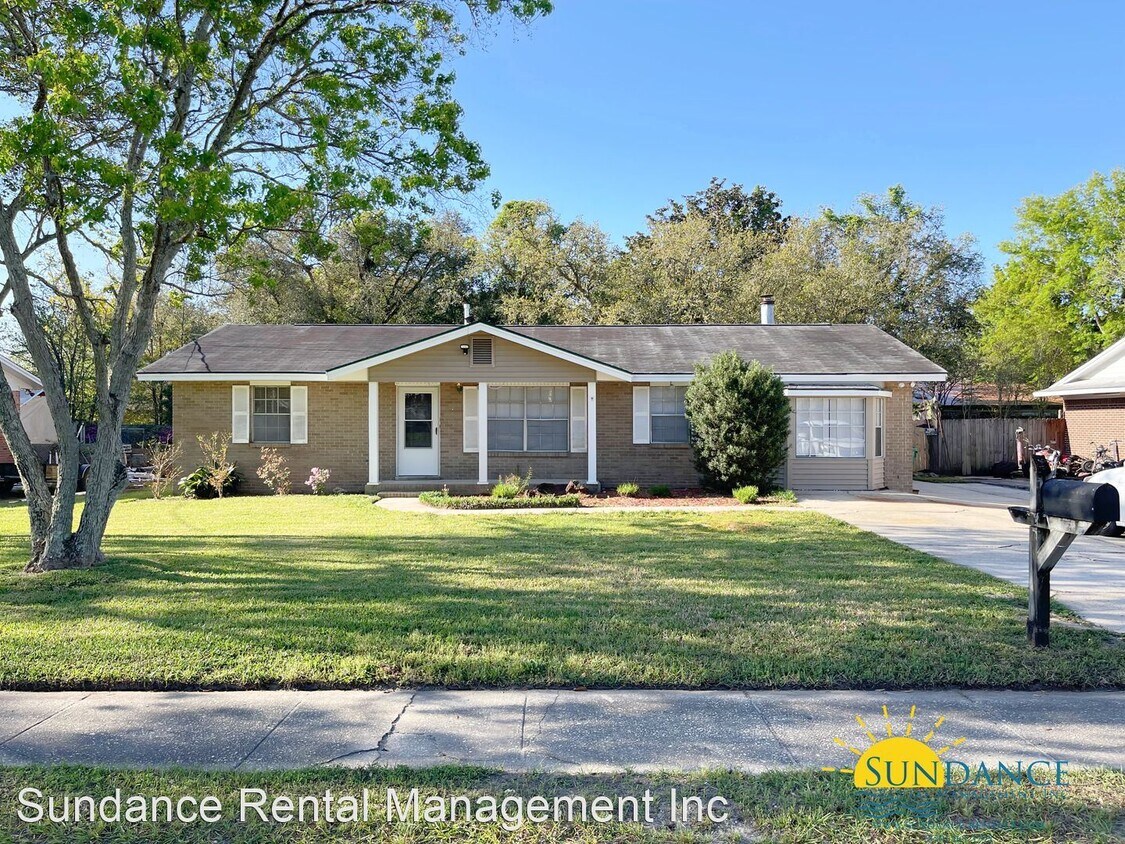 Foto principal - 3 br, 2 bath House - 622 Mayflower Avenue