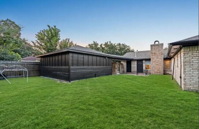 Foto del edificio - 11630 Sagemeadow Ln