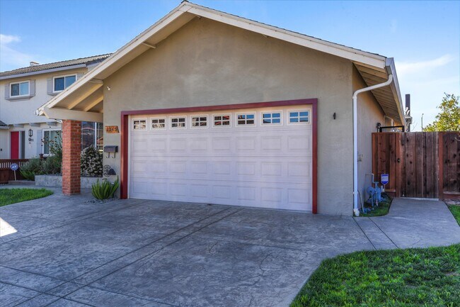 Building Photo - 1245 Moonbeam Way