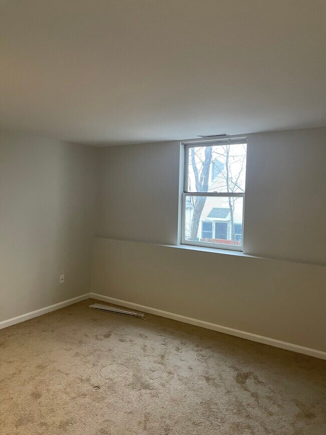Building Photo - 218 Thorndike St