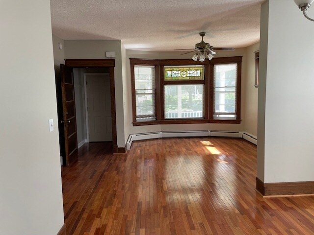 Sala de estar - 916 Laurel Ave