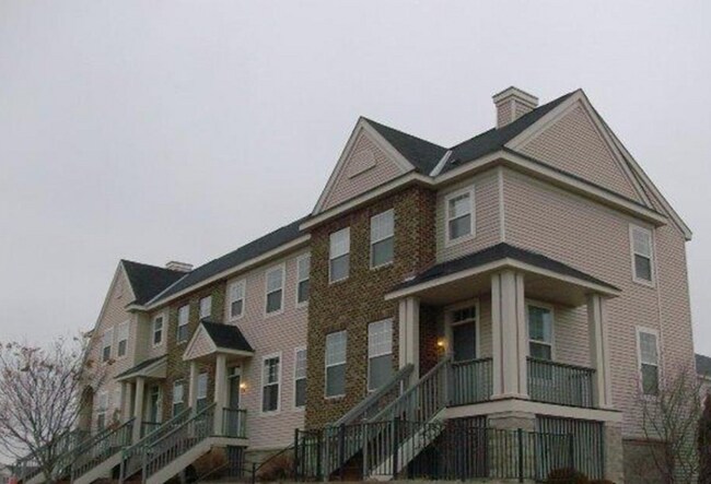 Building Photo - 11304 Davenport Cir NE