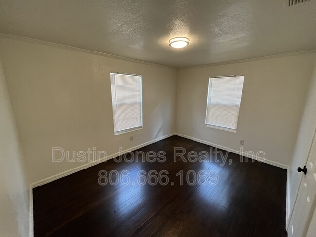 Building Photo - 2509 1st Pl