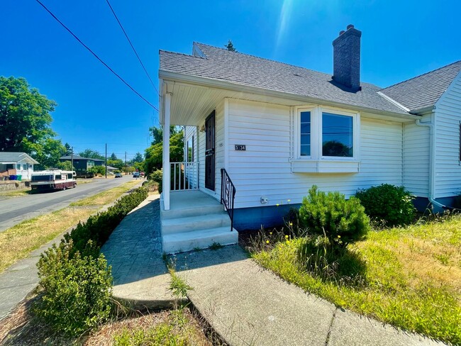 Building Photo - Modern and Bright 3Bd/1B Home | Washer & D...