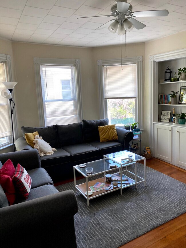 Foto del edificio - 46 Raymond Ave