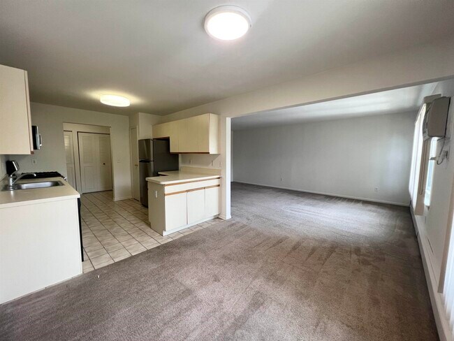 Building Photo - 55 Riverview Ct