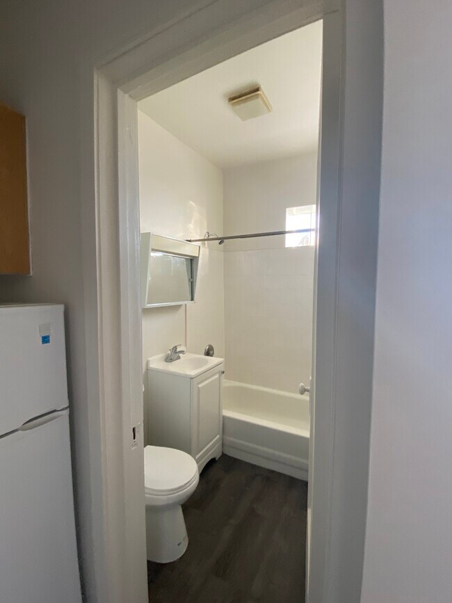 Foto del edificio - 3955 W Irving Park Rd