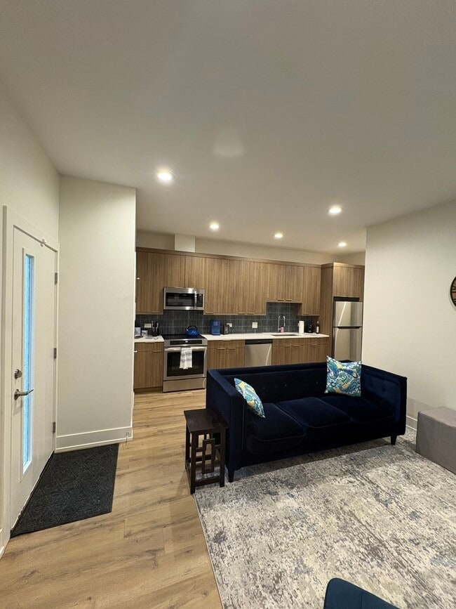 Building Photo - 6317 S Rhodes Ave