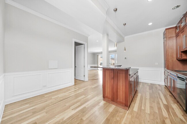 Foto del edificio - 5010 W Lawrence Ave